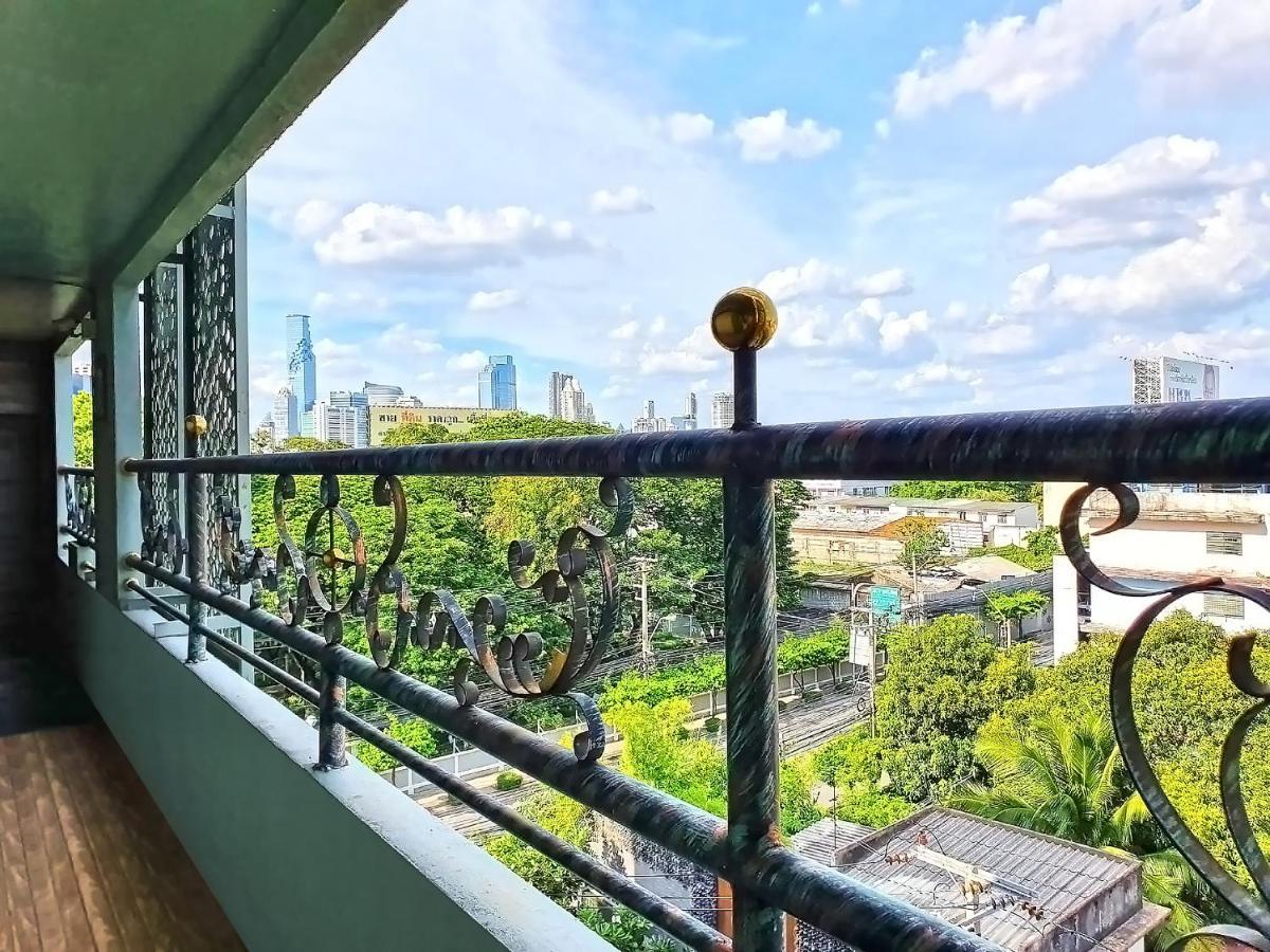 The Montana Lodge-Sathorn Bangkok Exterior photo